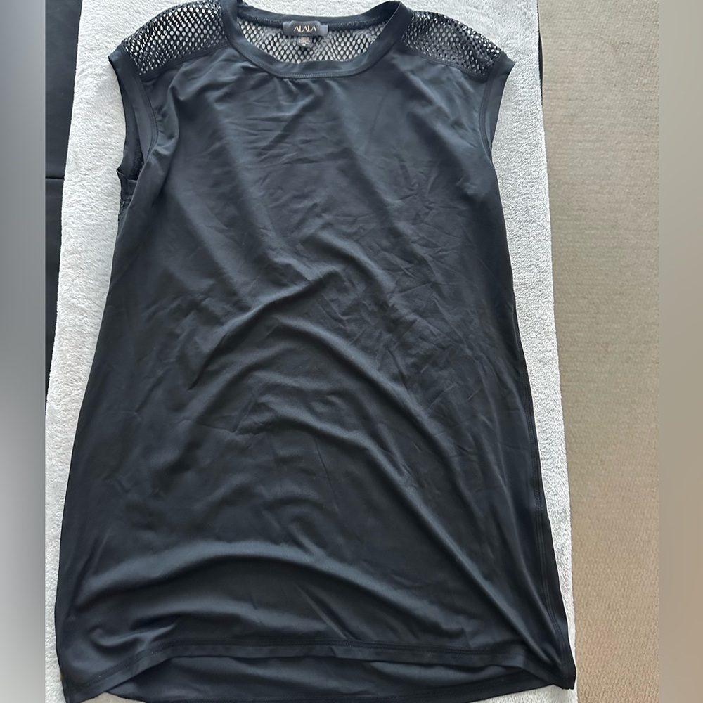 Women’s Alala mesh tank top.